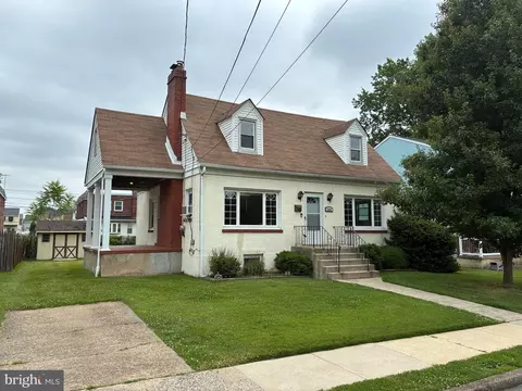 216 Fernwood, Folsom, PA 19033