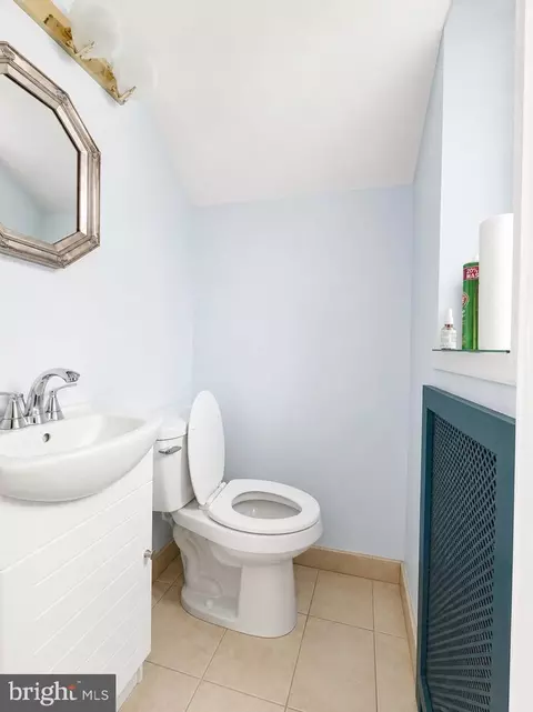 Bath - 3 E Providence Rd, Lansdowne, PA 19050 photo 1 of 3