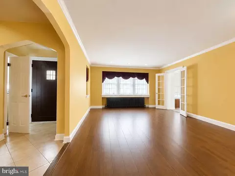 Living - 3 E Providence Rd, Lansdowne, PA 19050 photo 2 of 3