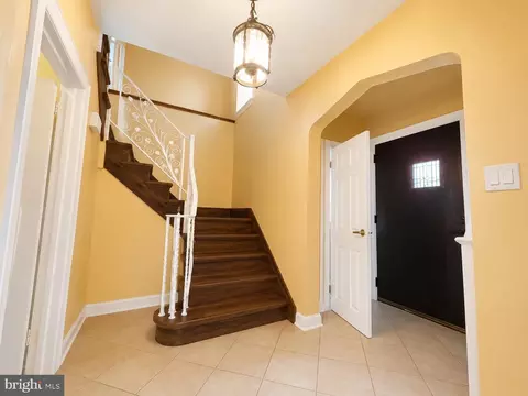 Entry Way - 3 E Providence Rd, Lansdowne, PA 19050 photo 1 of 1