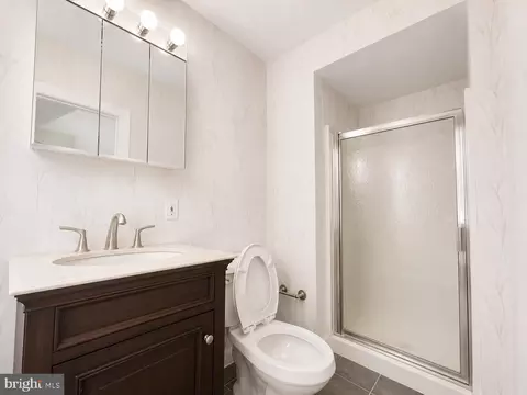 Bath - 3 E Providence Rd, Lansdowne, PA 19050 photo 2 of 3