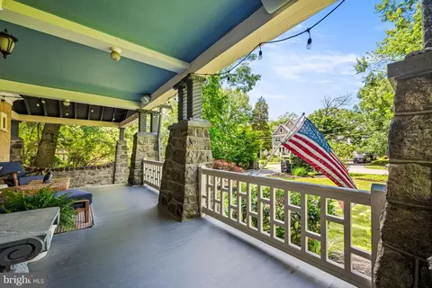 Exterior - 118 Walnut Ave, Wayne, PA 19087 photo 2 of 10