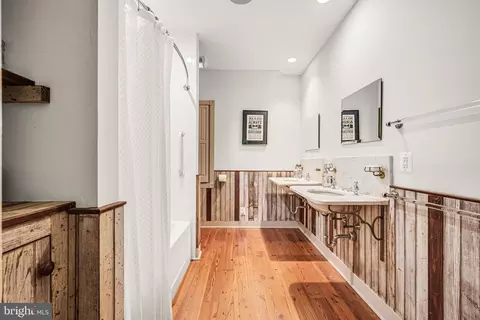 Entry Way - 118 Walnut Ave, Wayne, PA 19087 photo 5 of 5