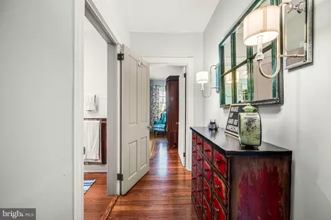 Entry Way - 118 Walnut Ave, Wayne, PA 19087 photo 4 of 5