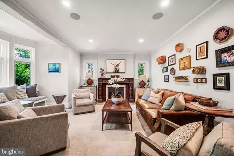 Living - 118 Walnut Ave, Wayne, PA 19087 photo 2 of 3
