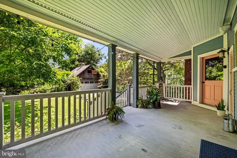 Exterior - 118 Walnut Ave, Wayne, PA 19087 photo 5 of 10