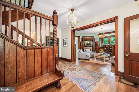 Entry Way - 118 Walnut Ave, Wayne, PA 19087 photo 2 of 5