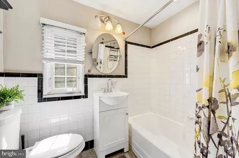 Bath - 316 E Thomson Ave, Springfield, PA 19064 photo 3 of 3