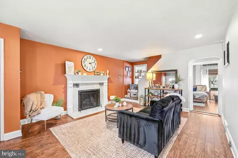 Entry Way - 316 E Thomson Ave, Springfield, PA 19064 photo 1 of 2