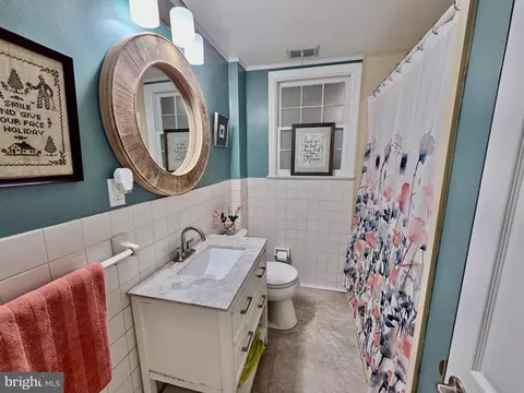 Bath - 310 Butler Rd, Springfield, PA 19064 photo 1 of 3