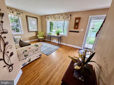 Entry Way - 310 Butler Rd, Springfield, PA 19064 photo 2 of 2