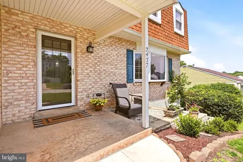 Exterior - 2437 W Colonial Dr, Upper Chichester, PA 19061 photo 5 of 25