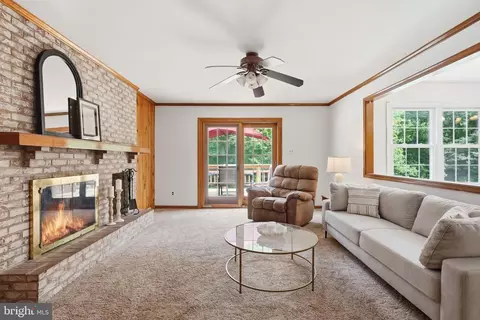 Living - 2437 W Colonial Dr, Upper Chichester, PA 19061 photo 5 of 11