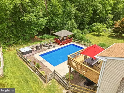 Exterior - 2437 W Colonial Dr, Upper Chichester, PA 19061 photo 22 of 25