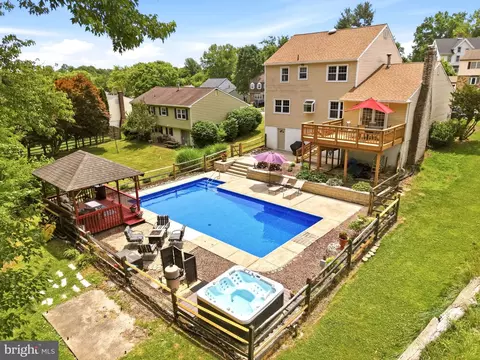 Exterior - 2437 W Colonial Dr, Upper Chichester, PA 19061 photo 23 of 25