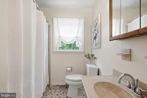 Bath - 2437 W Colonial Dr, Upper Chichester, PA 19061 photo 4 of 5