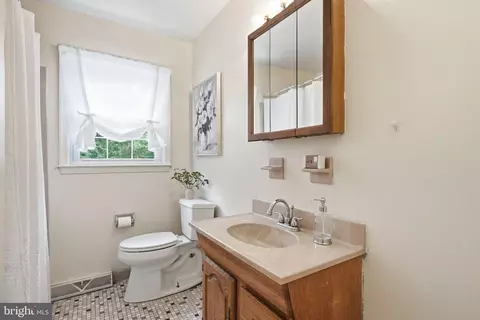 Bath - 2437 W Colonial Dr, Upper Chichester, PA 19061 photo 3 of 5