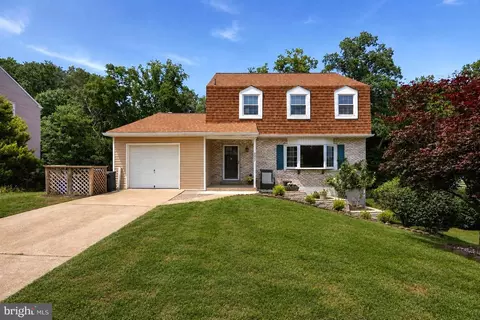 2437 W Colonial Dr, Upper Chichester, PA 19061