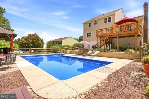 Exterior - 2437 W Colonial Dr, Upper Chichester, PA 19061 photo 14 of 25