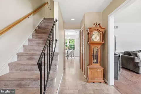 Entry Way - 2437 W Colonial Dr, Upper Chichester, PA 19061 photo 2 of 4
