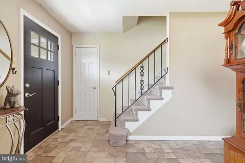 Entry Way - 2437 W Colonial Dr, Upper Chichester, PA 19061 photo 3 of 4