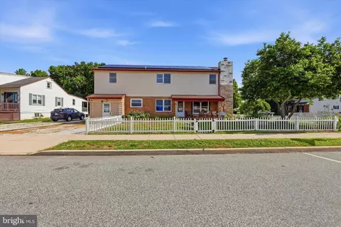 505 W 2nd St, Essington, PA 19029