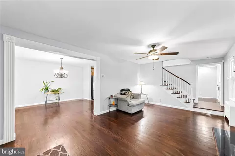 Entry Way - 2323 Franklin Ave, Secane, PA 19018 photo 1 of 4