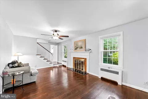 Living - 2323 Franklin Ave, Secane, PA 19018 photo 1 of 1