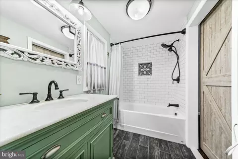 Bath - 2323 Franklin Ave, Secane, PA 19018 photo 2 of 2
