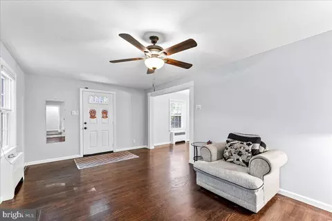 Entry Way - 2323 Franklin Ave, Secane, PA 19018 photo 2 of 4