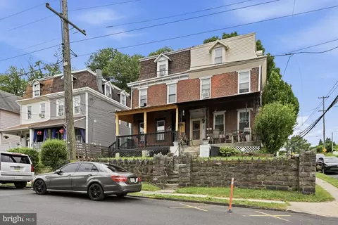 402 Poplar St, Darby, PA 19023