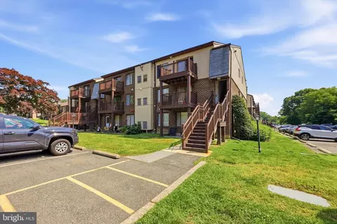 5200 Hilltop Dr #171, Brookhaven, PA 19015