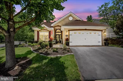 10 Irwin Dr, Ogden, PA 19061