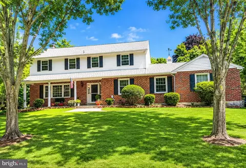 2015 Kerwood Dr, Broomall, PA 19008