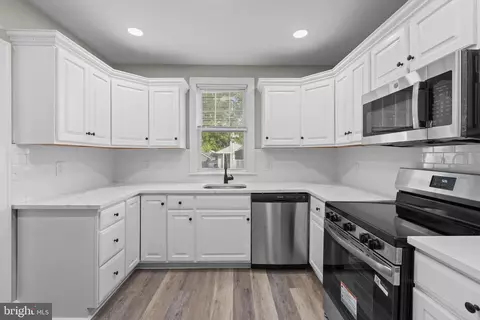 Entry Way - 901 Ormond Ave, Drexel Hill, PA 19026 photo 4 of 16