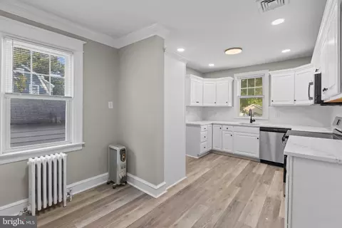 Entry Way - 901 Ormond Ave, Drexel Hill, PA 19026 photo 2 of 16