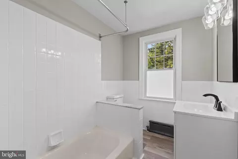 Bath - 901 Ormond Ave, Drexel Hill, PA 19026 photo 1 of 2