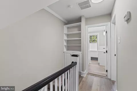 Entry Way - 901 Ormond Ave, Drexel Hill, PA 19026 photo 10 of 16