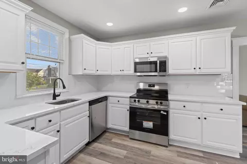 Entry Way - 901 Ormond Ave, Drexel Hill, PA 19026 photo 5 of 16