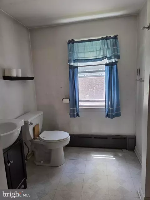 Bath - 22 4th St, Brookhaven, PA 19015 photo 1 of 1