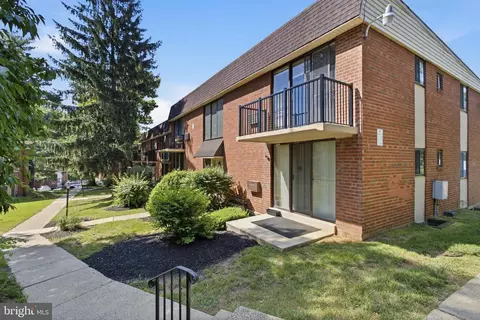 100 E Glenolden Ave #B-6, Glenolden, PA 19036