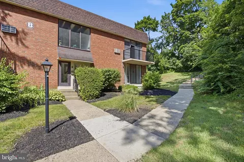 100 E Glenolden Ave #B-4, Glenolden, PA 19036