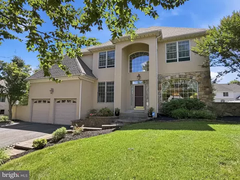 303 Langford Rd, Broomall, PA 19008