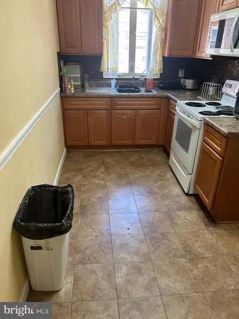 6845 Clover Ln, Darby, PA 19082 photo 4
