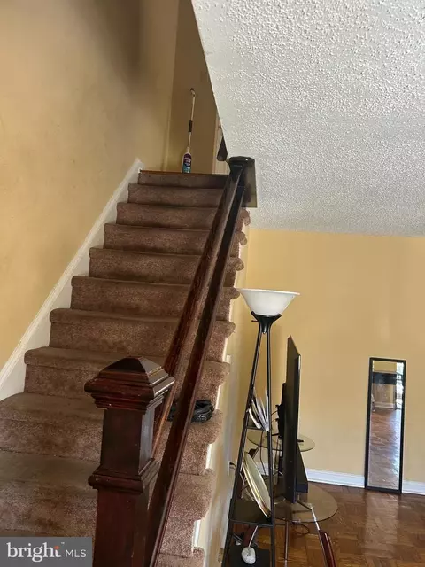 6845 Clover Ln, Darby, PA 19082 photo 2