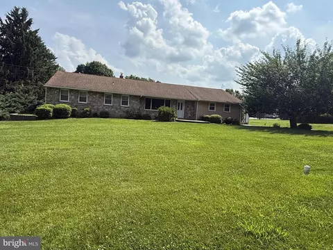 6 Patricia Ln, Glen Mills, PA 19342