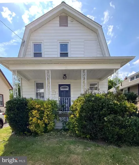 16 W Roland Rd, Brookhaven, PA 19015