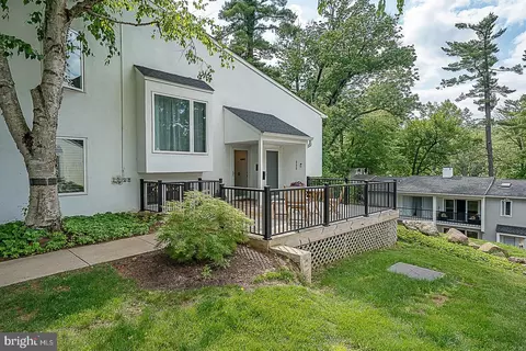 209 E Chelsea Cir, Newtown Square, PA 19073