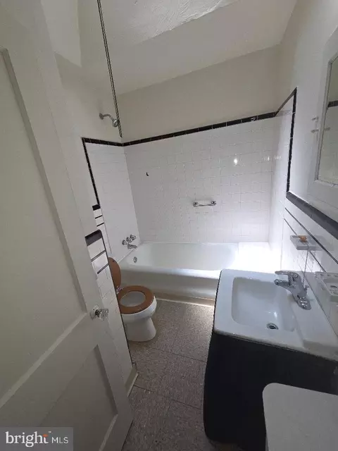 Bath - 434 Hampden Rd, Darby, PA 19082 photo 1 of 1