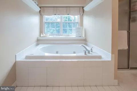 Bath - 4 Marshall Ct, Glen Mills, PA 19342 photo 3 of 5